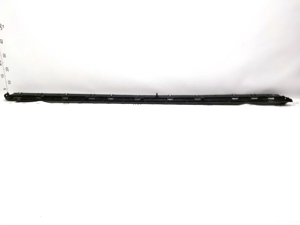 4 Кронштейн накладки порога правої панелі рокерної реставрований Tesla Model Y 1497745-00-B