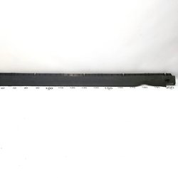 4 Кронштейн накладки порога правої рокерної панелі Tesla model Y 1497745-00-B