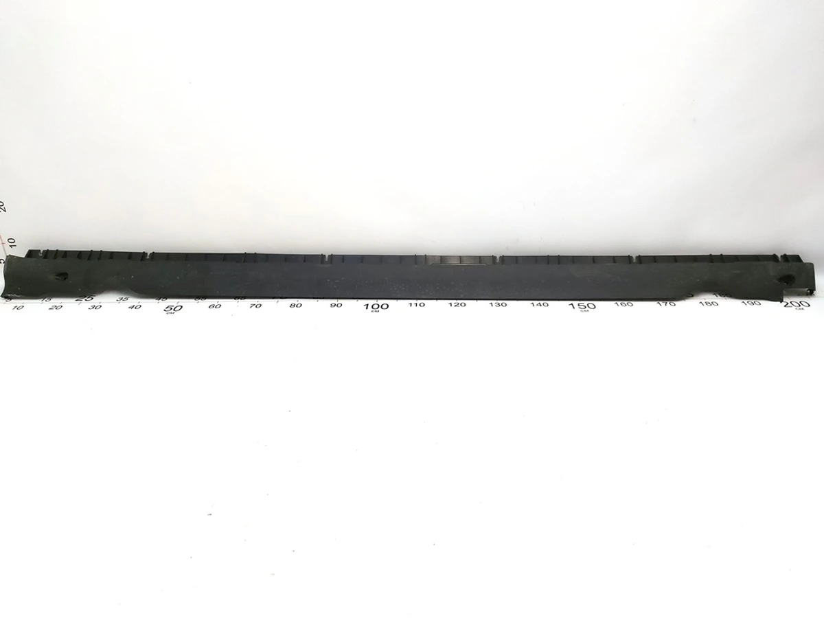 4 Кронштейн накладки порога правої панелі рокерної реставрований Tesla Model Y 1497745-00-B