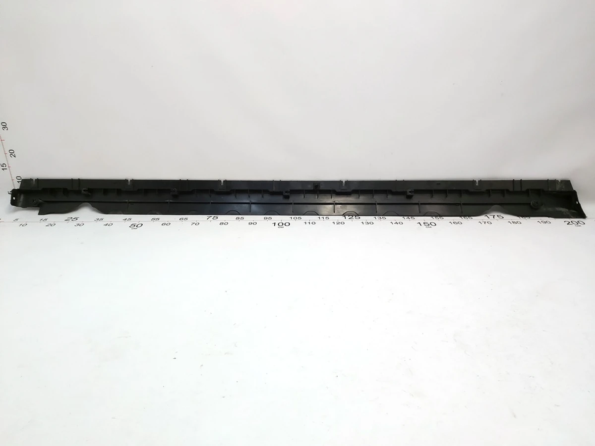 4 Кронштейн накладки порога правої панелі рокерної реставрований Tesla Model Y 1497745-00-B