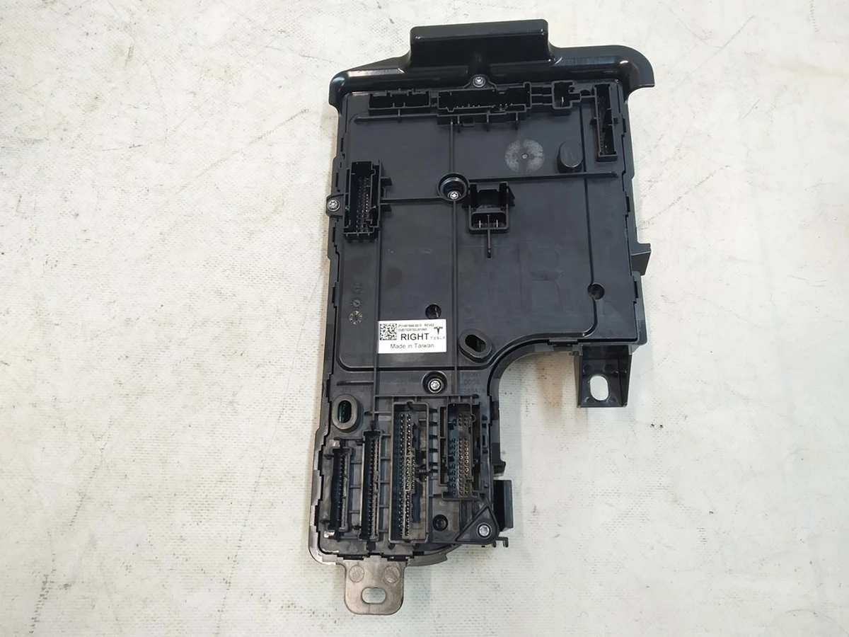 Боді контролер правого боку GEN3 REV02 Tesla model Y 1497846-00-F