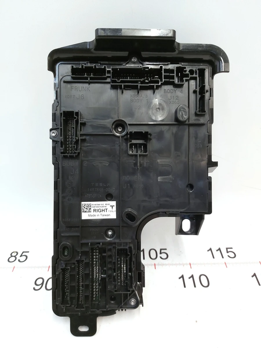 Боди контроллер правой стороны GEN3 REV01 Tesla Model Y 1497846-00-F
