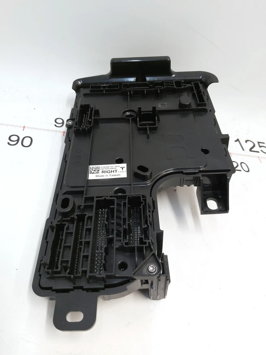 Боди контроллер правой стороны GEN3 REV01 Tesla Model Y 1497846-00-F