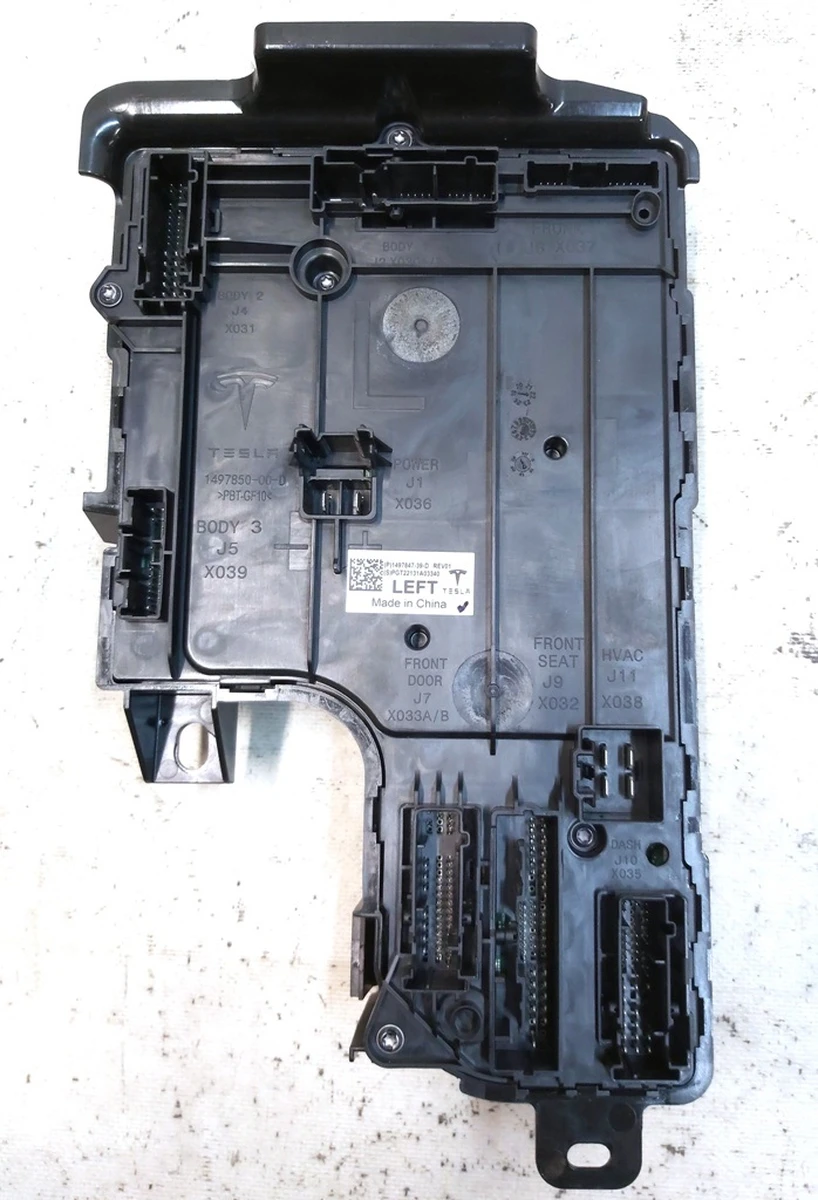1 Боди контроллер левой стороны REV01 Tesla model Y 1497847-02-D