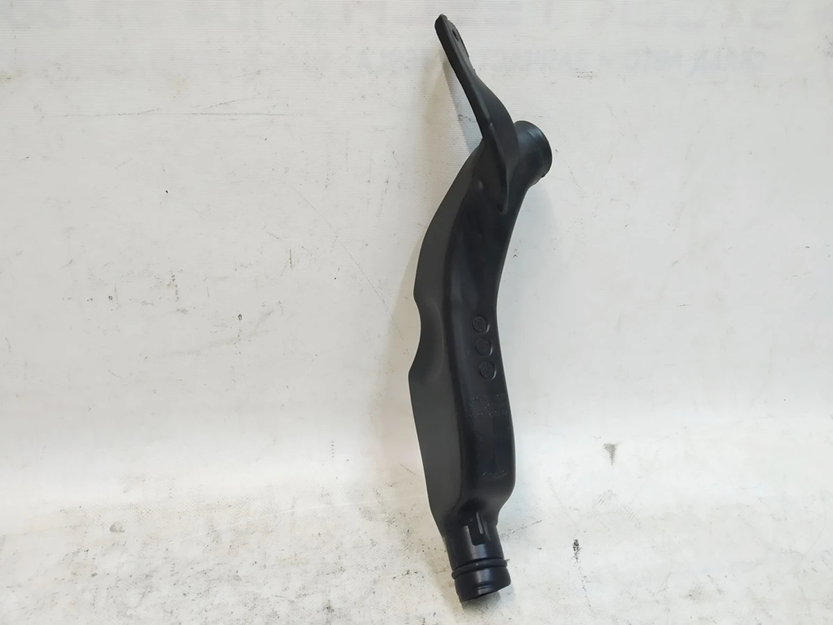 9 Заливная горловина бачка стекломывателя Tesla Model Y 1497892-00-B