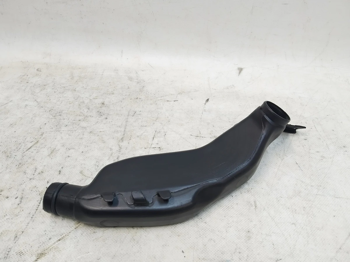 9 Заливная горловина бачка стекломывателя Tesla Model Y 1497892-00-B