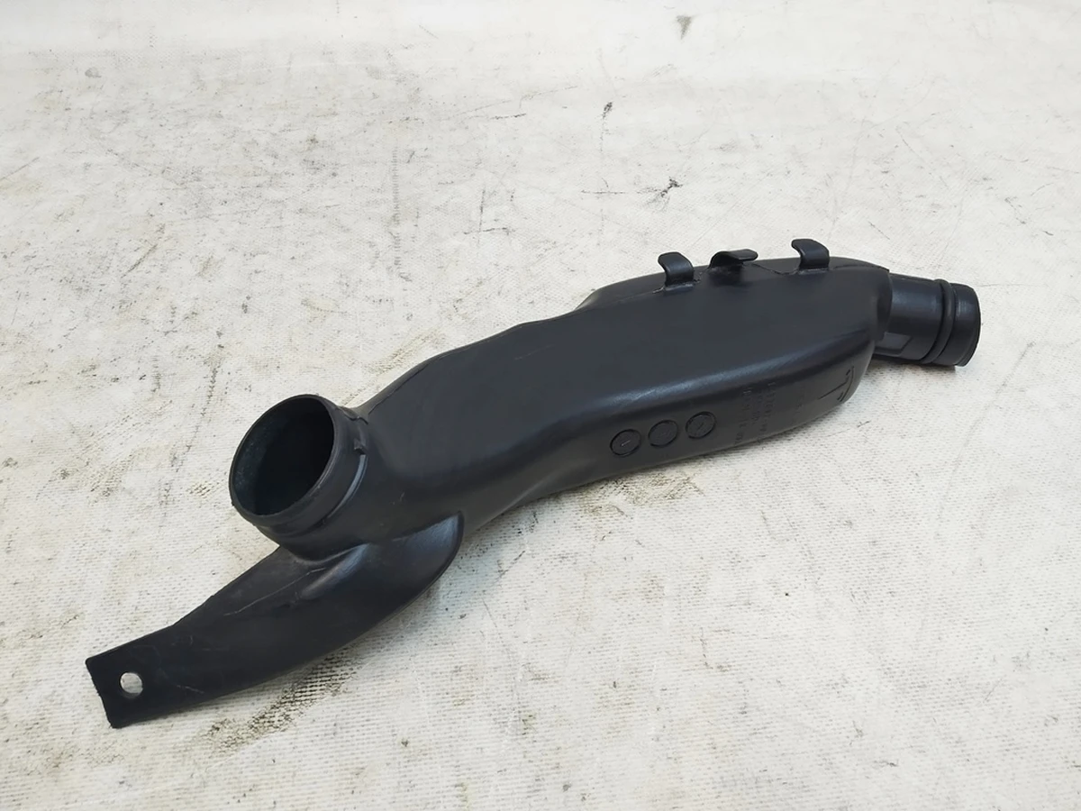 9 Заливная горловина бачка стекломывателя Tesla Model Y 1497892-00-B