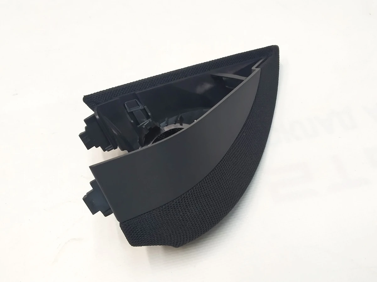 15 Накладка декоративная под динамик двери передней правой Tesla Model Y 1498205-88-B