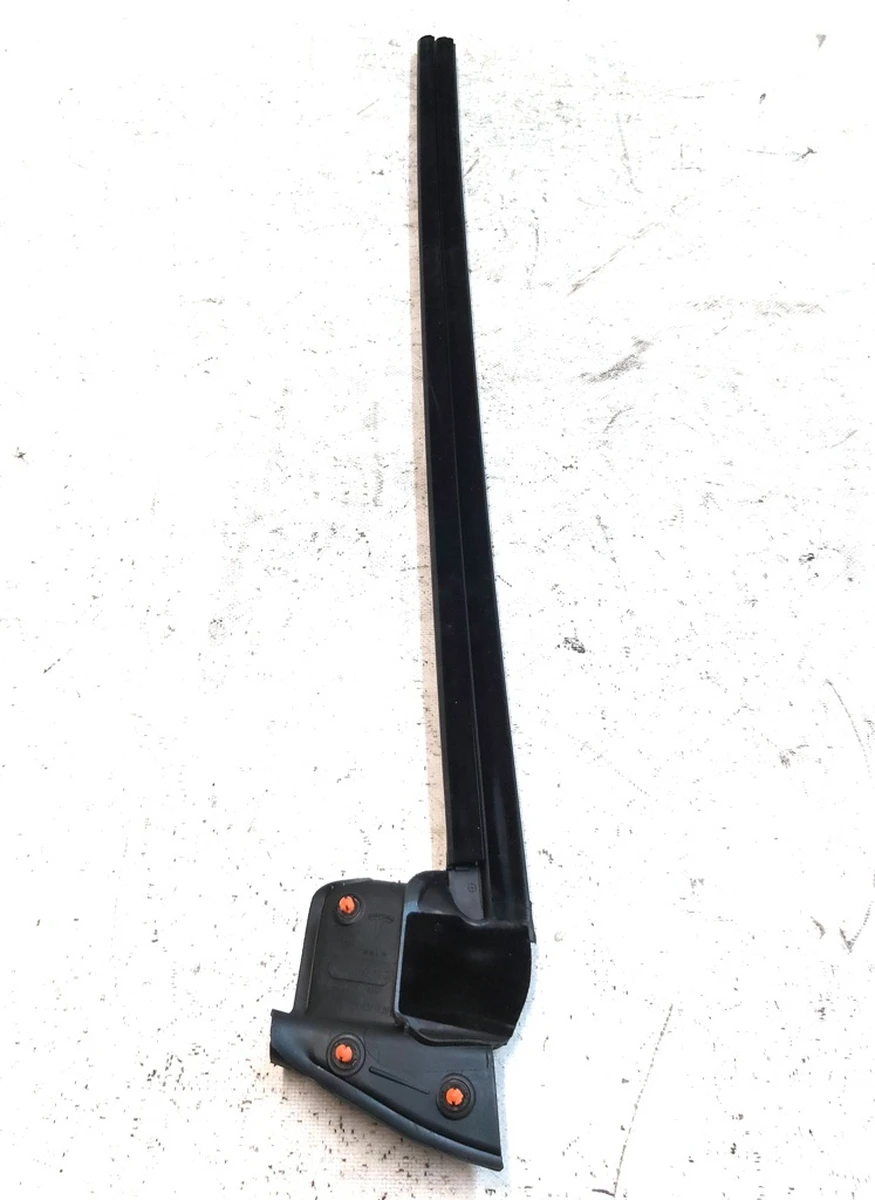 1 Ущільнювач скла внутрішній дверей передніх лівих Tesla Model Y 1516942-00-A