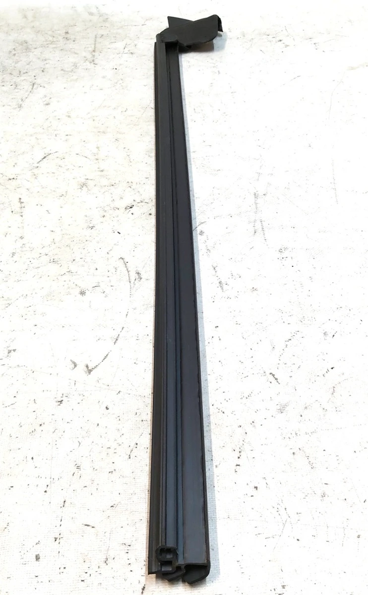 1 Ущільнювач скла внутрішні двері передньої правої Tesla Model Y 1516943-00-A, 1500063-00-F