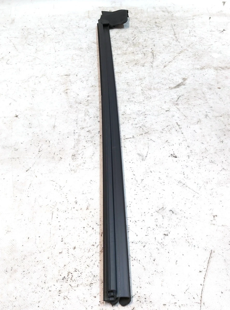 1 Ущільнювач скла внутрішні двері передньої правої Tesla model Y 1516943-00-A