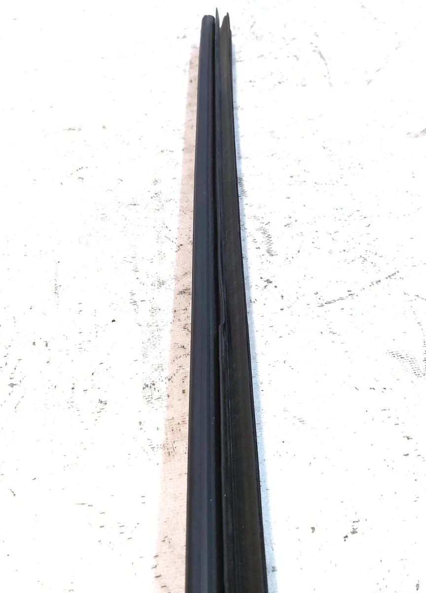 1 Ущільнювач скла внутрішні двері передньої правої Tesla model Y 1516943-00-A