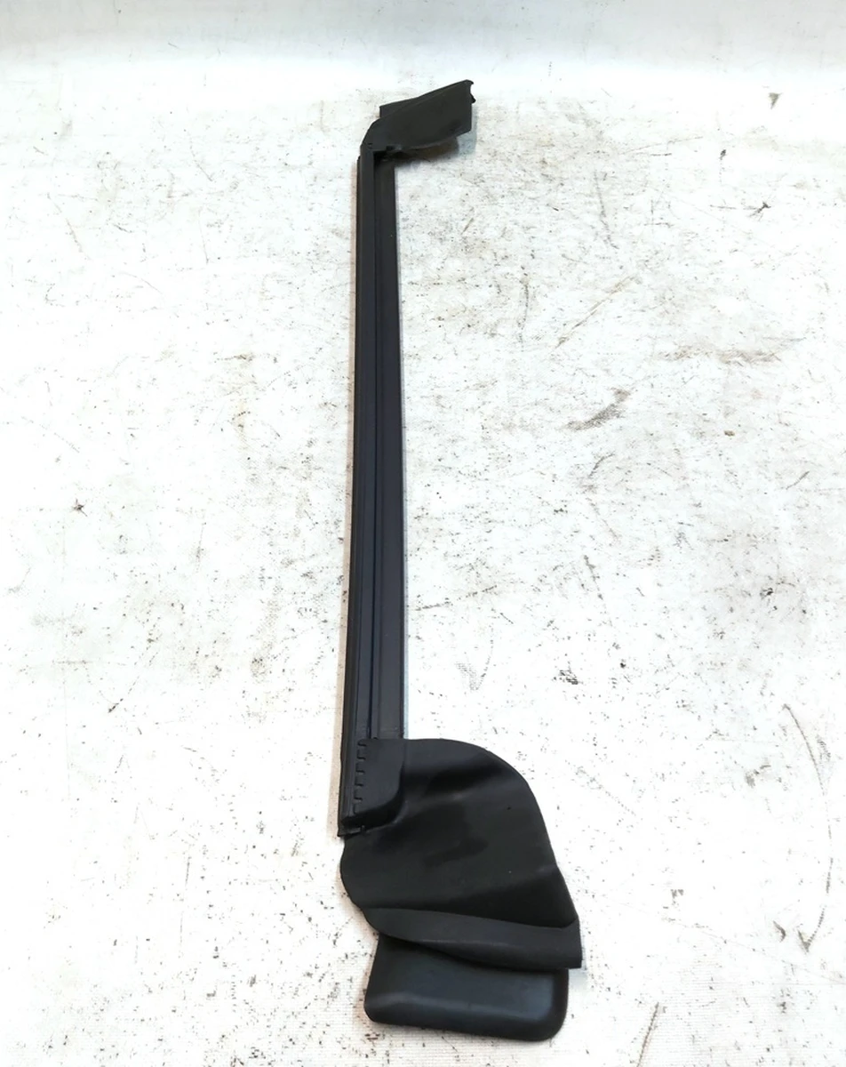 1 Ущільнювач скла внутрішній дверей задніх лівих Tesla Model Y 1500064-00-E