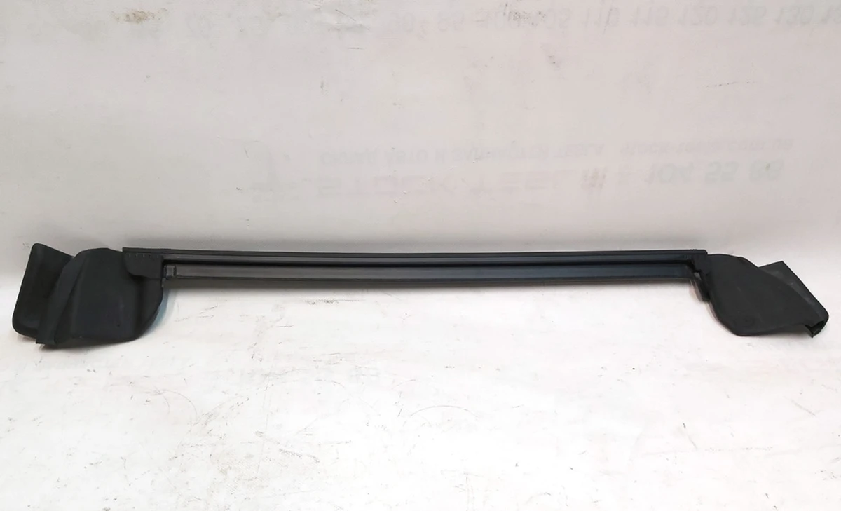 1 Ущільнювач скла внутрішній дверей задніх лівих Tesla model Y 1500064-00-E