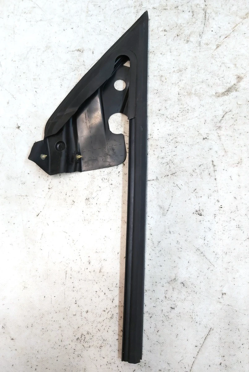 1 Уплотнитель форточки двери передней левой с повреждением Tesla model Y 1500066-00-С