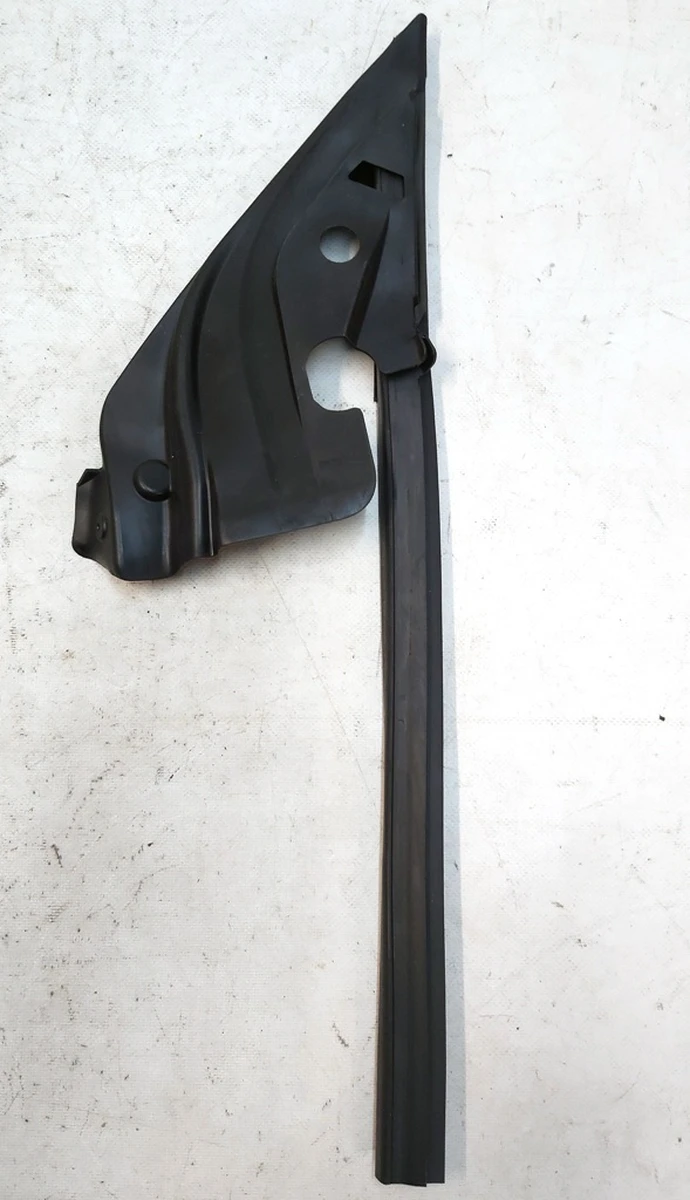 1 Ущільнювач дверей передньої правої Tesla Model Y 1500067-00-C