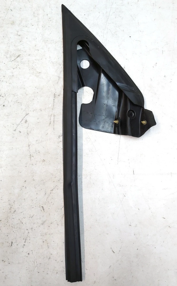 1 Ущільнювач дверей передньої правої Tesla Model Y 1500067-00-C