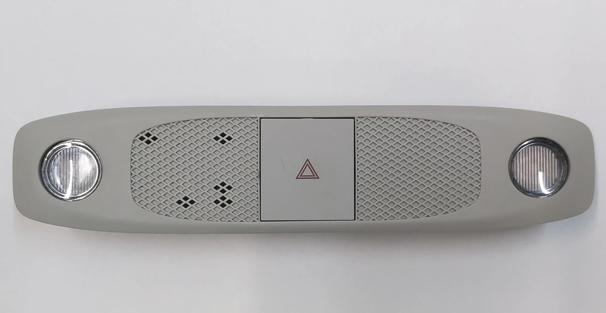 4 Панель освітлення з мікрофоном та кнопкою аварійного сигналу передній (у зборі) Tesla model Y 1500237-00-E