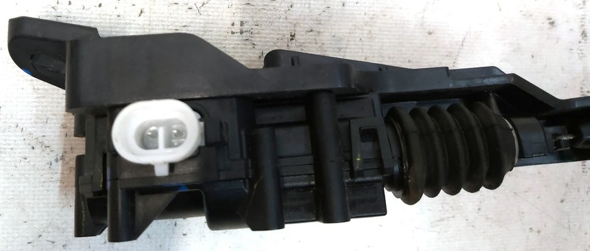 4 Hood latch actuator and cable assembly Tesla Model 3, Model Y 1500398-00-D