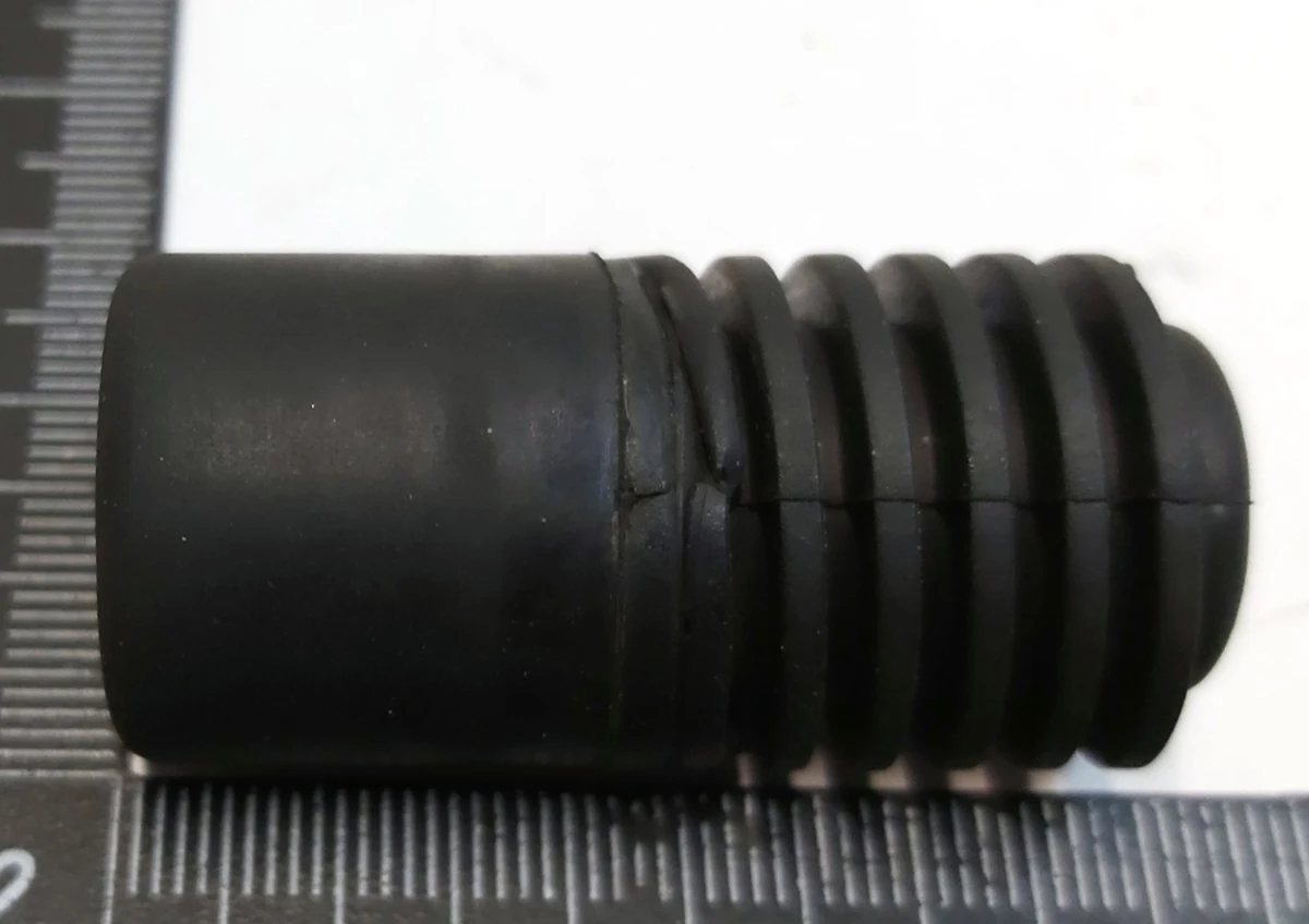 7 Демпфер упору кришки багажника Tesla Model Y 1500496-00-B