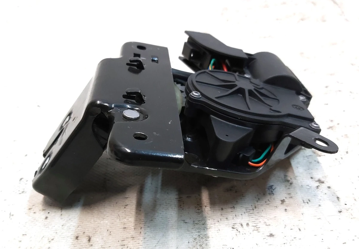 1 Замок багажника з дотяжкою Tesla Model 3, Model 3 Jan 2024, Model Y 1500604-00-B