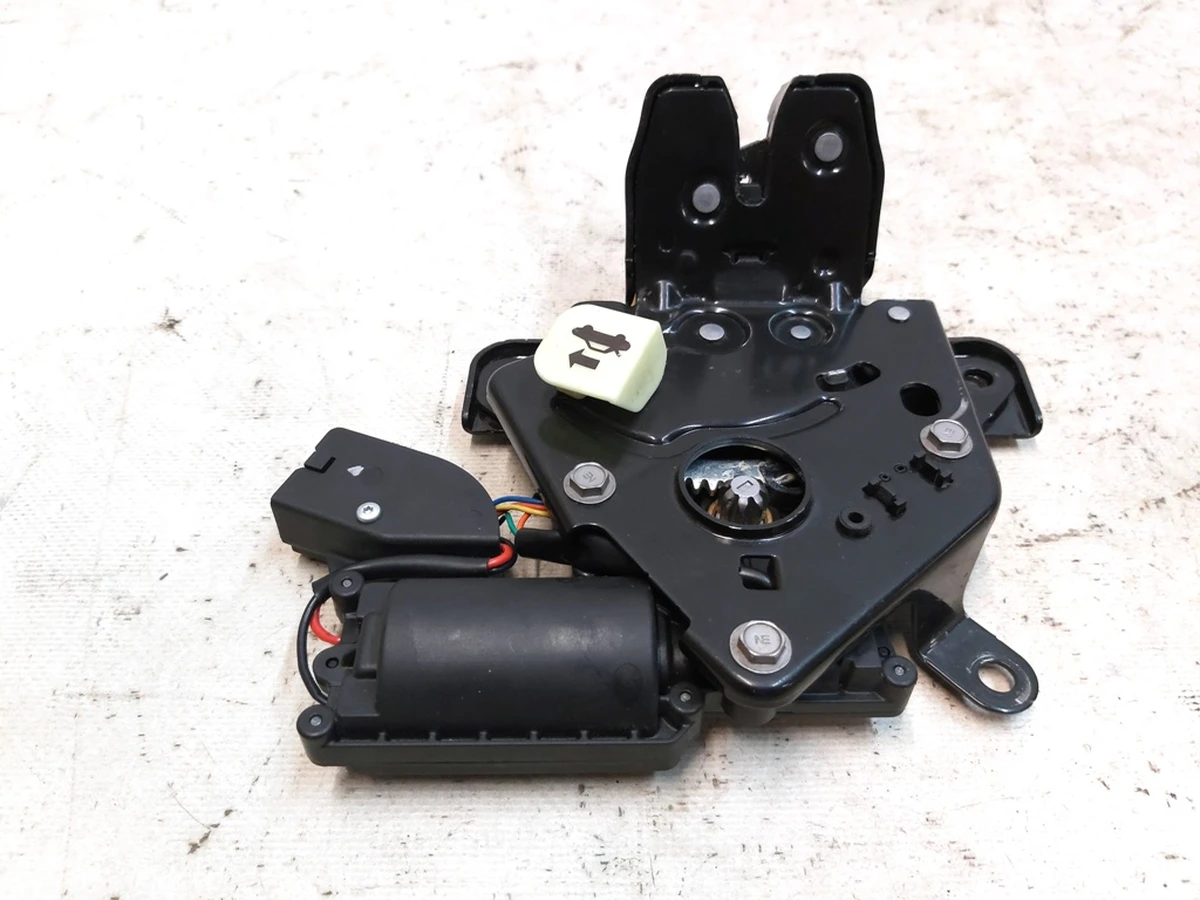 1 Замок багажника з дотяжкою Tesla Model 3, Model 3 Jan 2024, Model Y 1500604-00-B