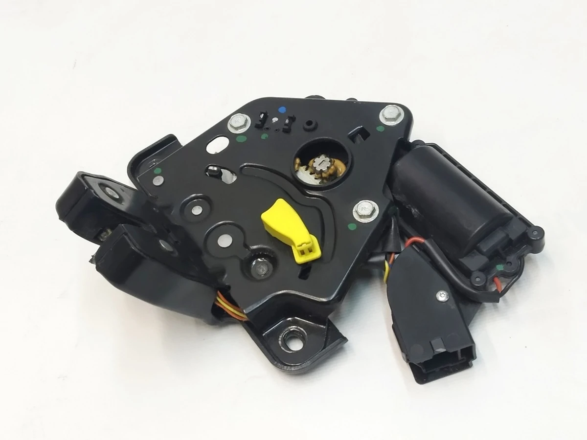 1 Замок багажника з дотяжкою Tesla Model 3, Model 3 Jan 2024, Model Y 1500604-CN-B