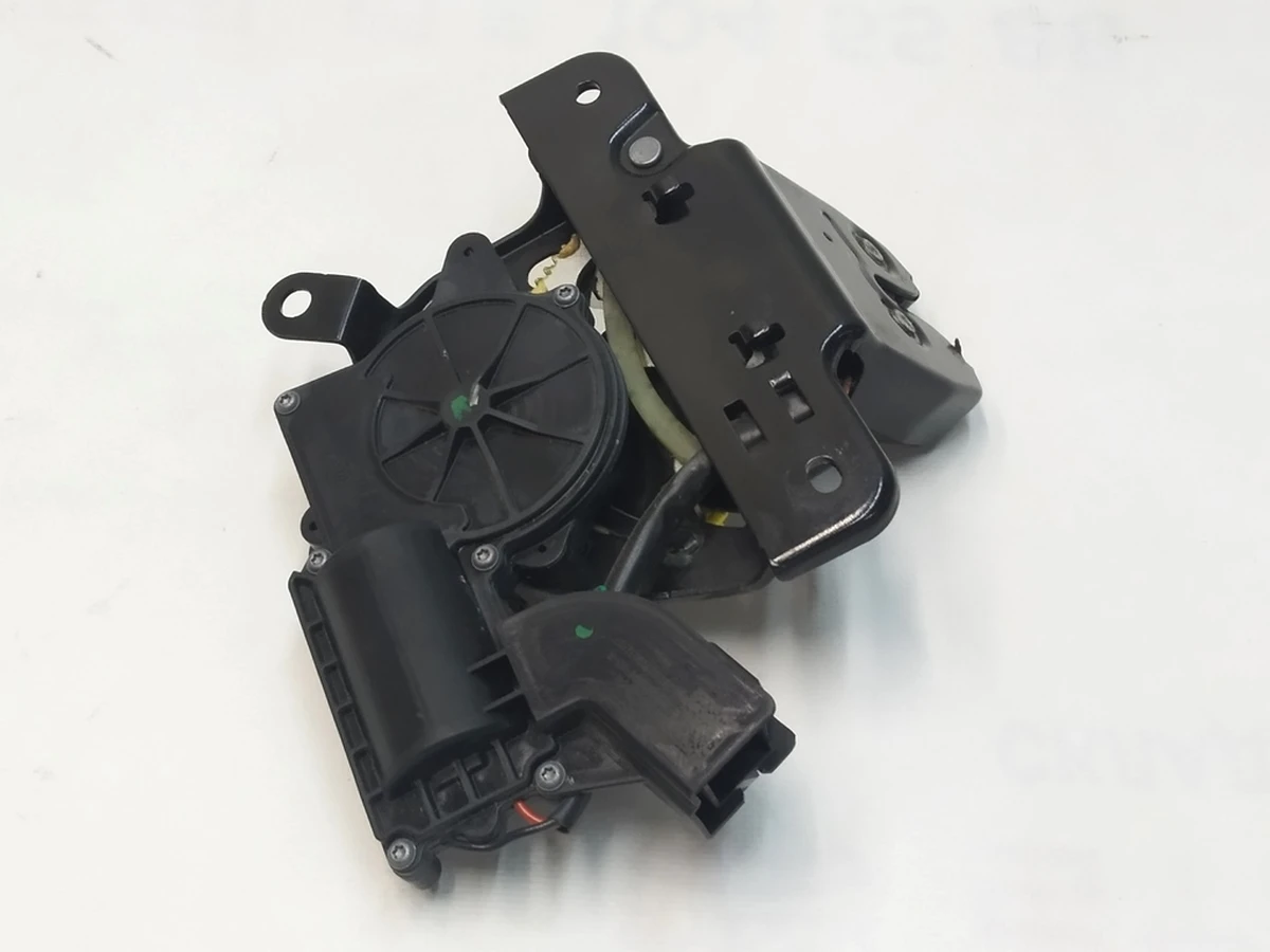 1 Замок багажника з дотяжкою Tesla Model 3, Model 3 Jan 2024, Model Y 1500604-CN-B