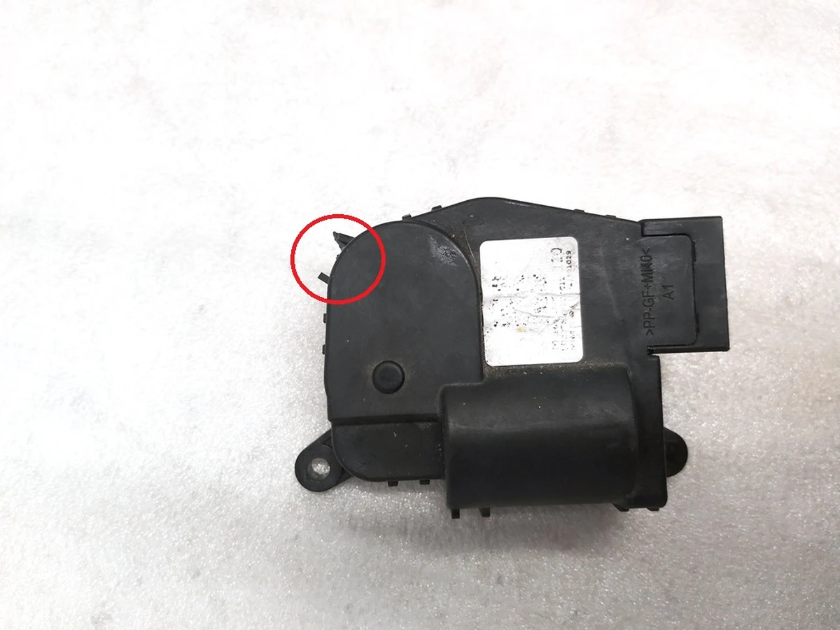 16 Сервопривід кліматичної установки (пічки) Верх-Ніз Tesla Model 3, Model Y 1500623-00-A