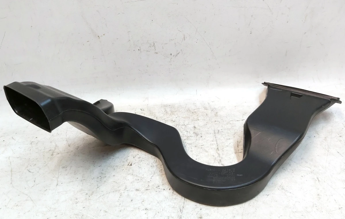 1 Воздуховод системы кондиционирования 2-го ряда сидений левый Tesla Model Y 1501068-00-A