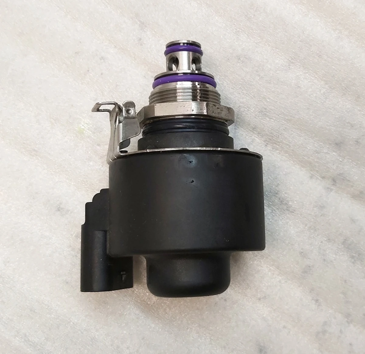 Клапан расширительный с соленоидом теплового насоса Tesla model Y 1501100-00-C