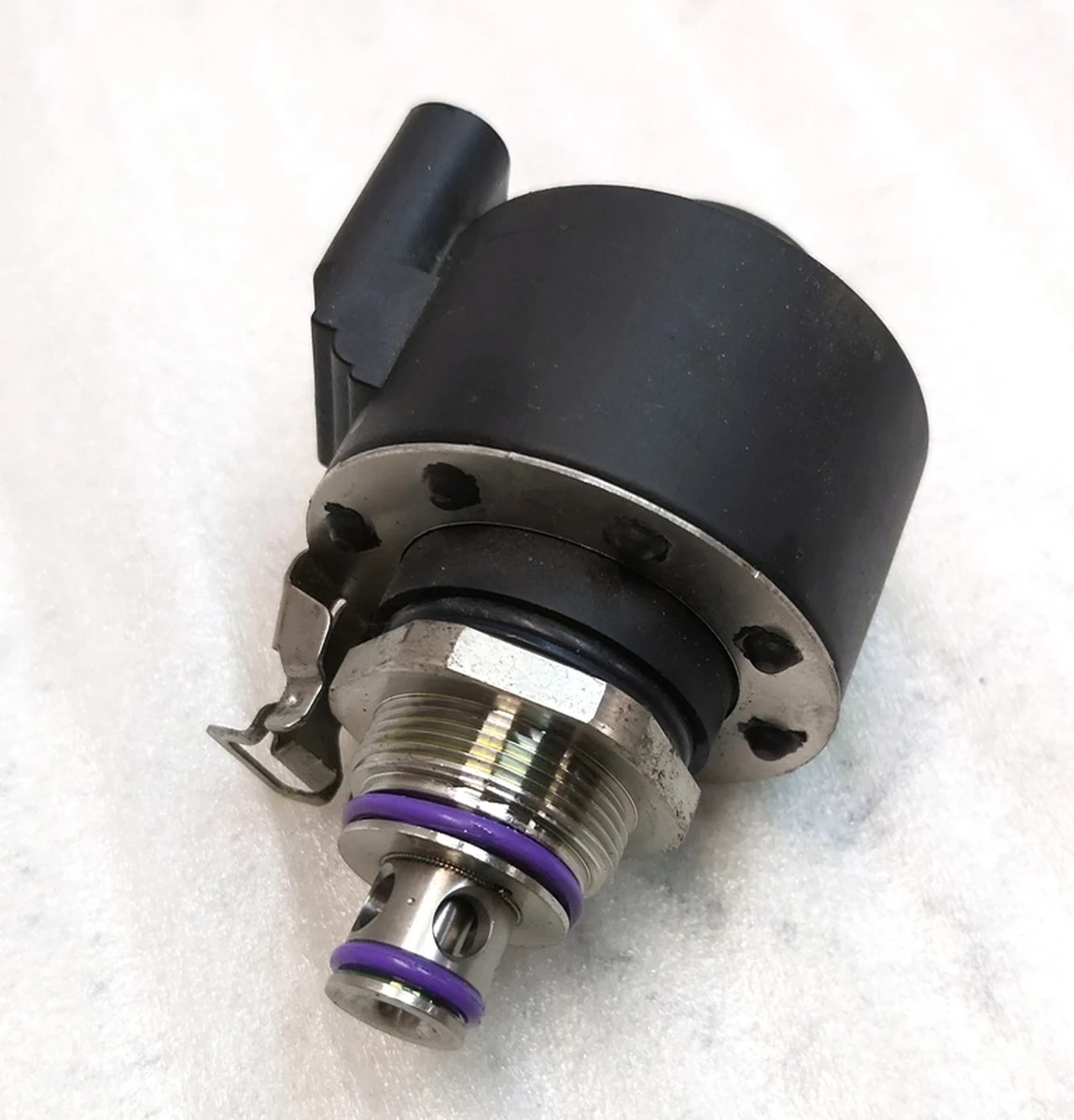 Клапан расширительный с соленоидом теплового насоса Tesla model Y 1501100-00-C