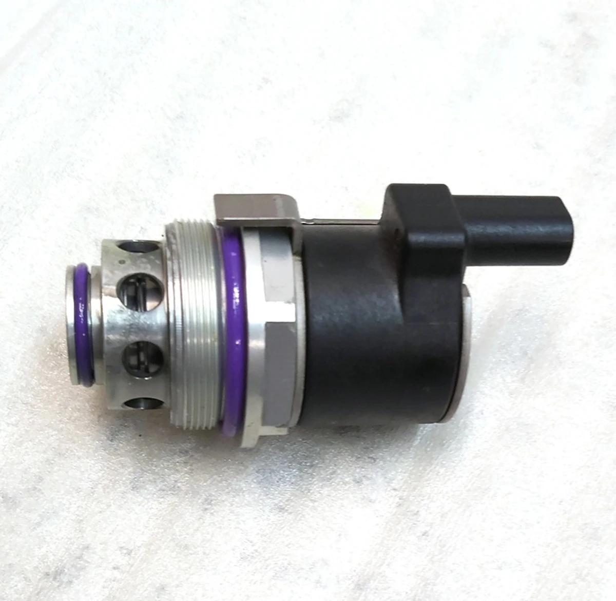 Клапан запірний із соленоїдом теплового насоса Tesla model Y 1501200-00-B