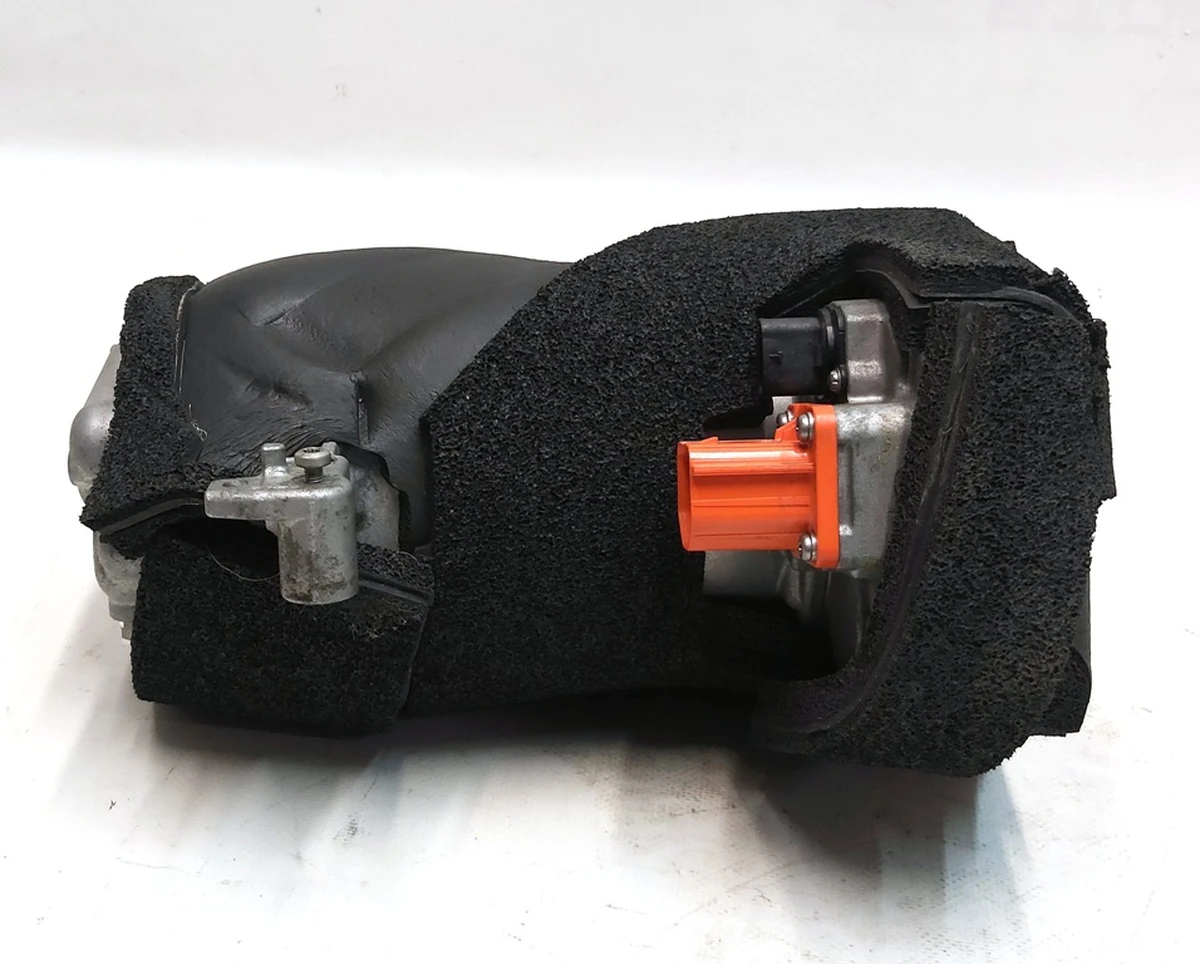 Компресор кондиціонера з акустичним кожухом Tesla  Model S Feb 2021, Model X Mar 2021, Model 3, Model 3 Jan 2024, Model Y 1501256-01-K Кожух 1502213-00-C