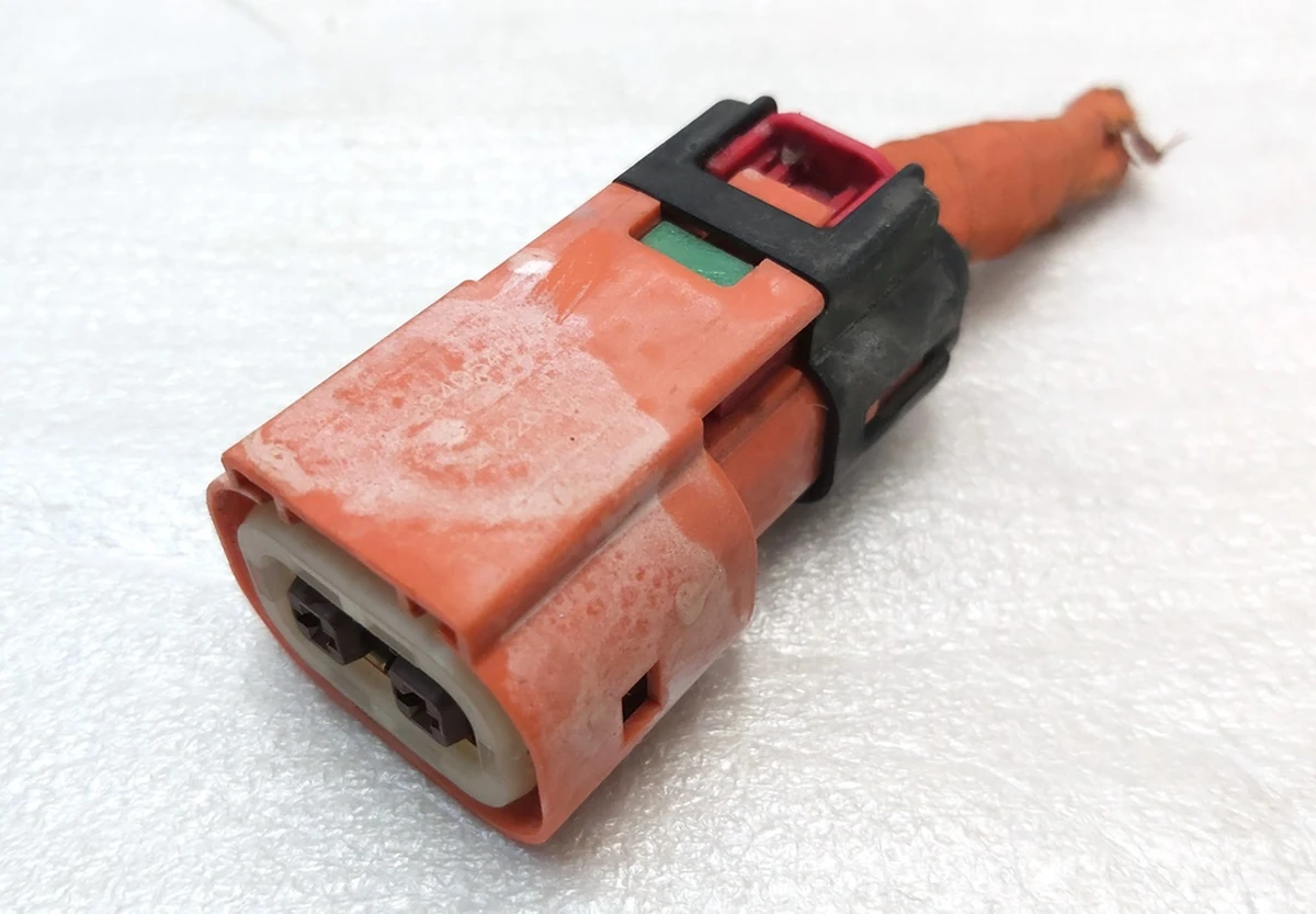 Разъём (фишка) компрессора кондиционера 4-2840548 Tesla model 3, model 3 Jan 2024, model Y 1501256-01-K