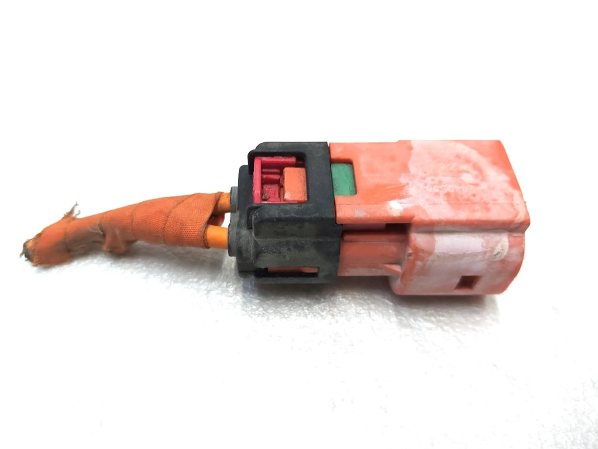 Разъём (фишка) компрессора кондиционера 4-2840548 Tesla model 3, model 3 Jan 2024, model Y 1501256-01-K