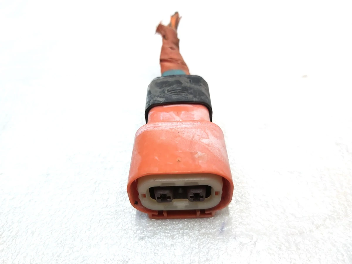 Разъём (фишка) компрессора кондиционера 4-2840548 Tesla model 3, model 3 Jan 2024, model Y 1501256-01-K