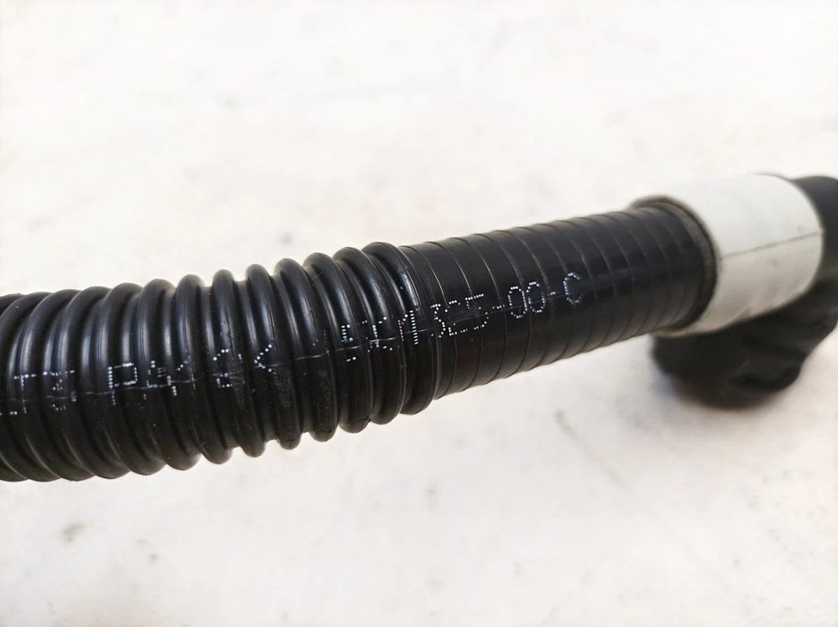 7 Radiator outlet right radiator pipe with damage Tesla Model 3, Model Y 1501325-00-C