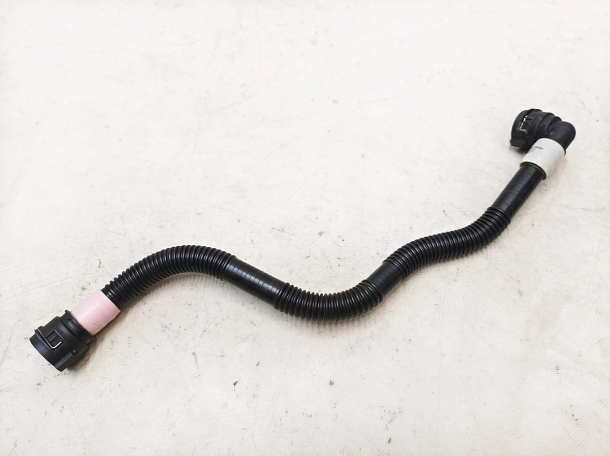 7 Radiator outlet right radiator pipe with damage Tesla Model 3, Model Y 1501325-00-C