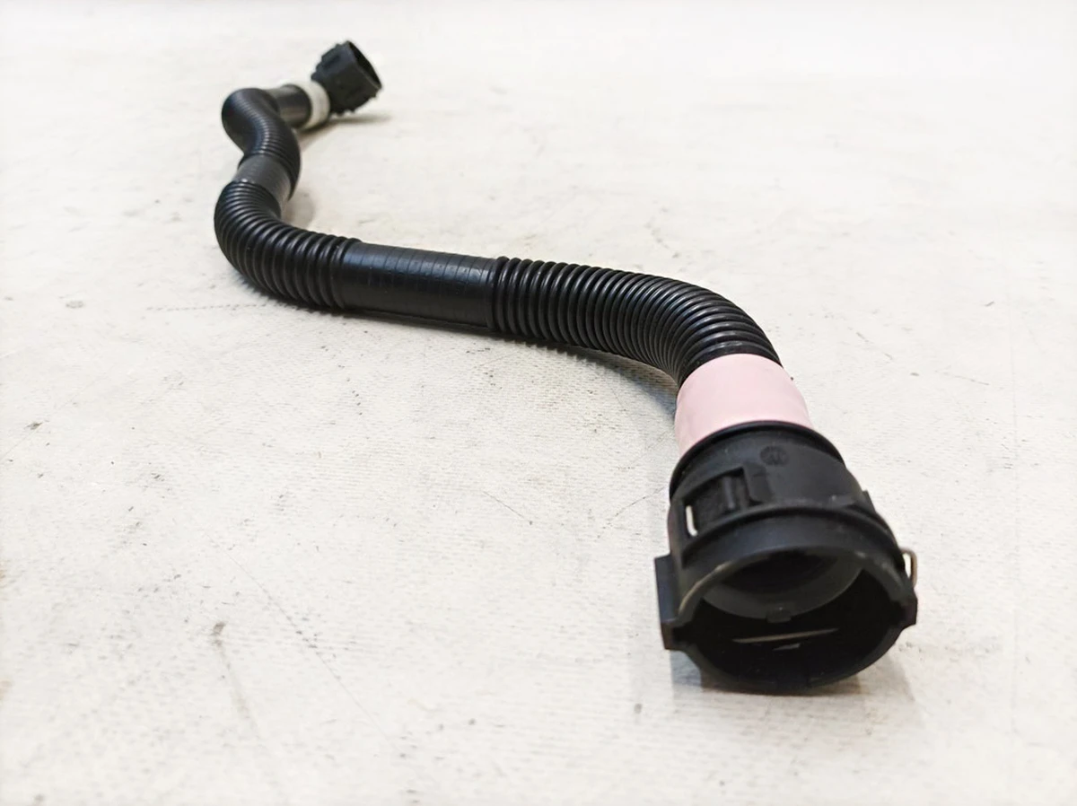 7 Radiator outlet right radiator pipe with damage Tesla Model 3, Model Y 1501325-00-C