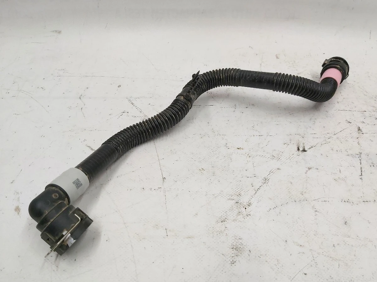 7 Патрубок радіатора випускний правий Tesla Model 3, Model Y 1501325-00-C