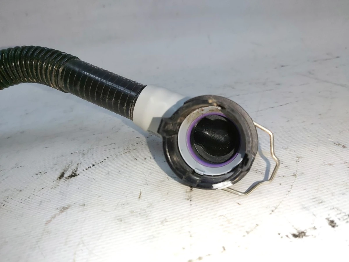 7 Патрубок радіатора випускний правий Tesla Model 3, Model Y 1501325-00-C