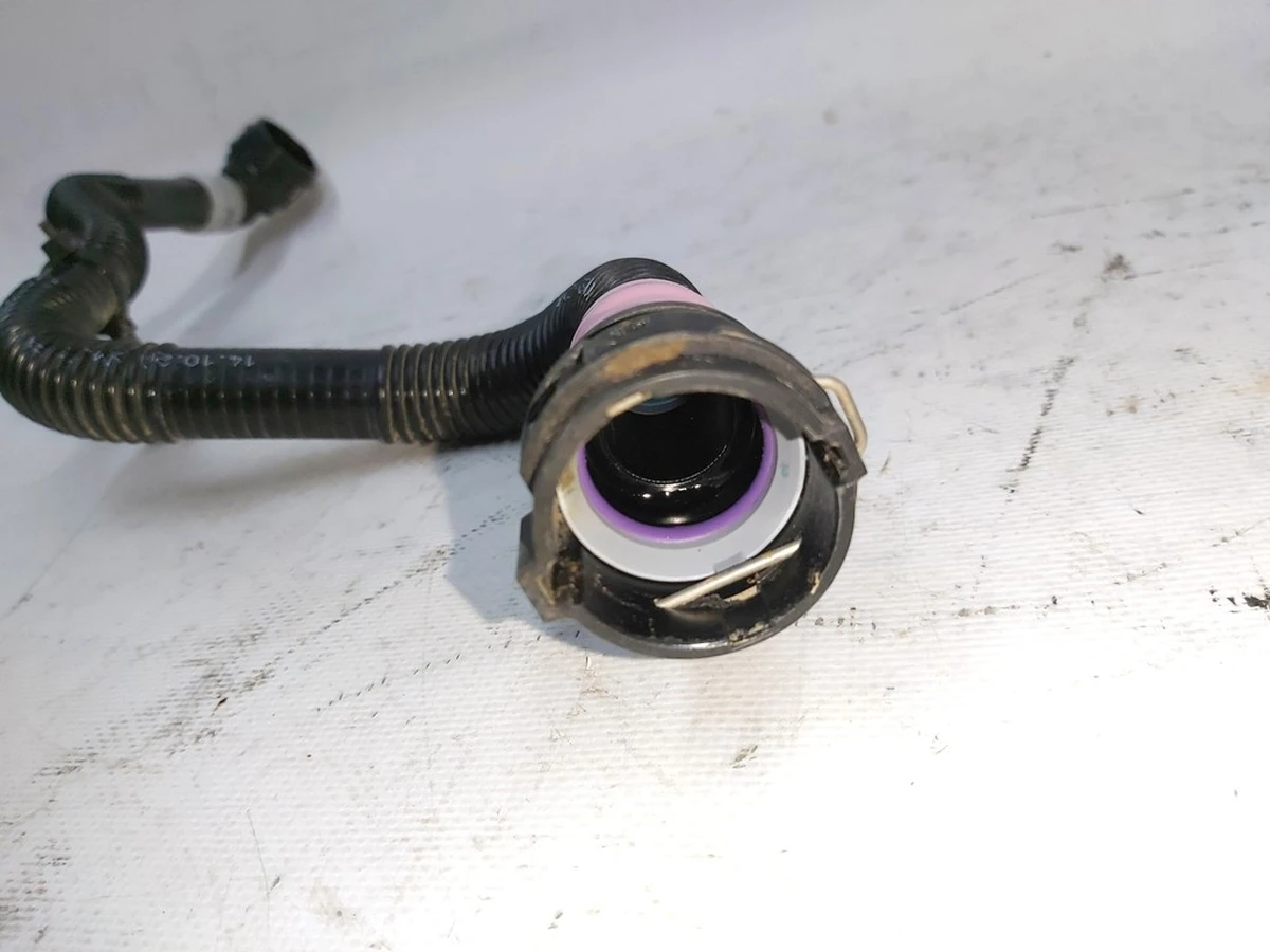 7 Патрубок радіатора випускний правий Tesla Model 3, Model Y 1501325-00-C