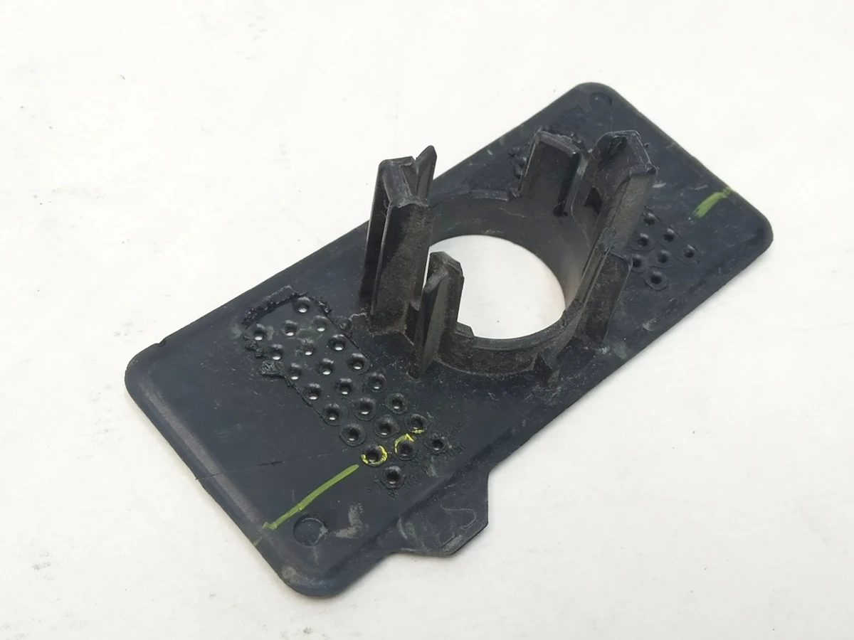 6 Кронштейн кріплення парктроніка задній бампер S7 PA Tesla Model Y 1501428-00-A