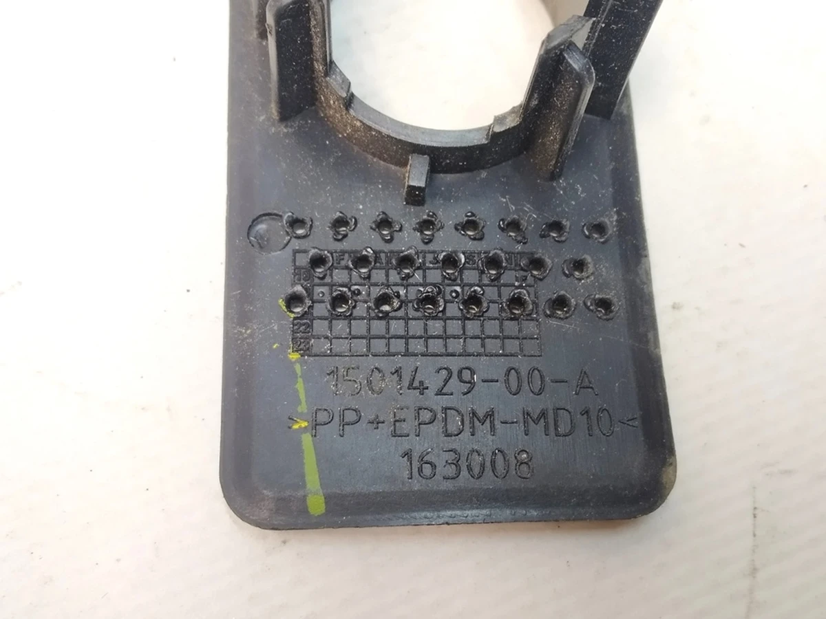 7 Кронштейн кріплення парктроніка задній бампер S8 PA Tesla Model Y 1501429-00-A