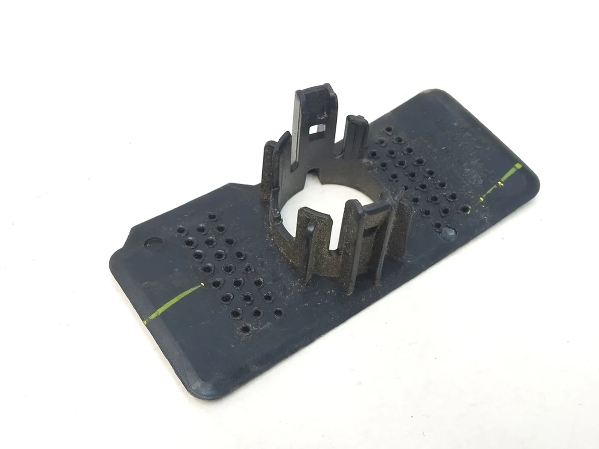 7 Кронштейн кріплення парктроніка задній бампер S8 PA Tesla Model Y 1501429-00-A