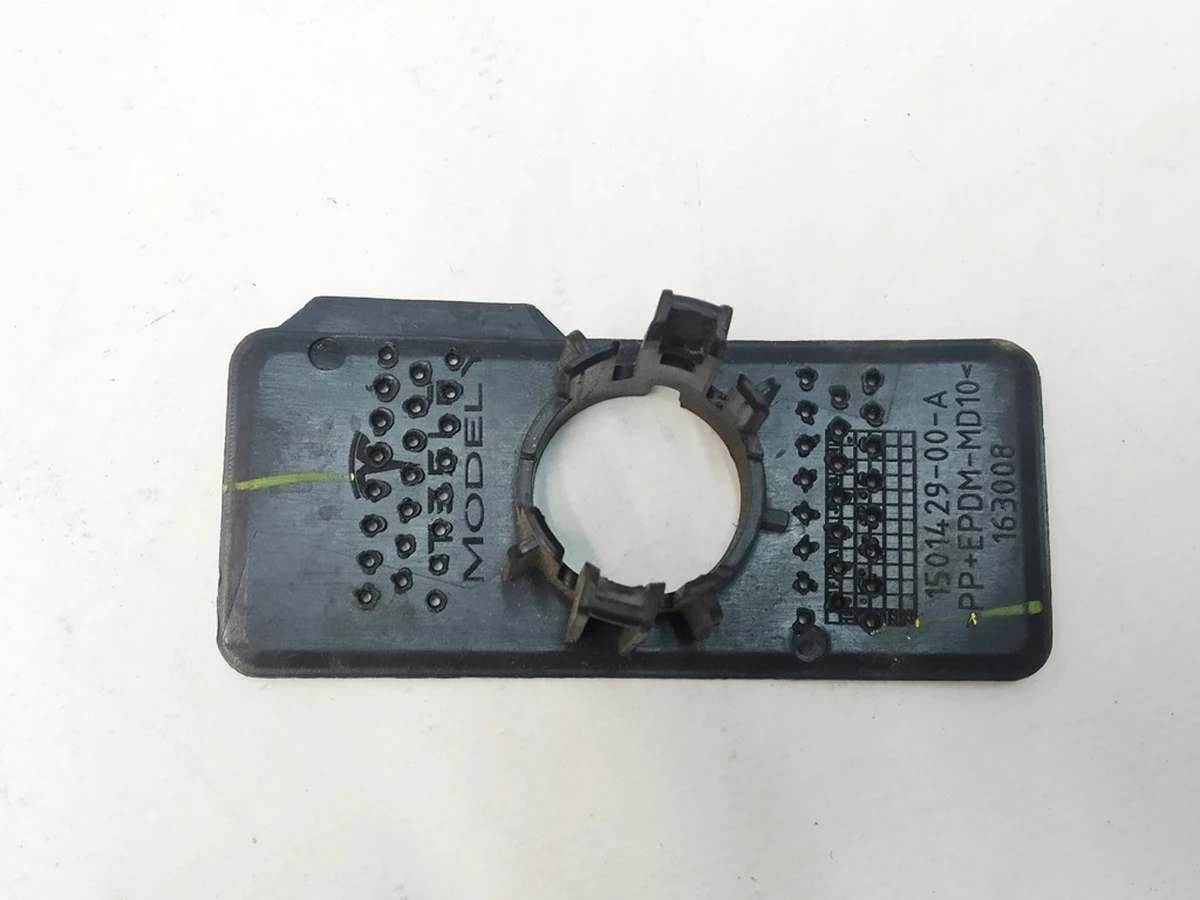 7 Кронштейн кріплення парктроніка задній бампер S8 PA Tesla Model Y 1501429-00-A