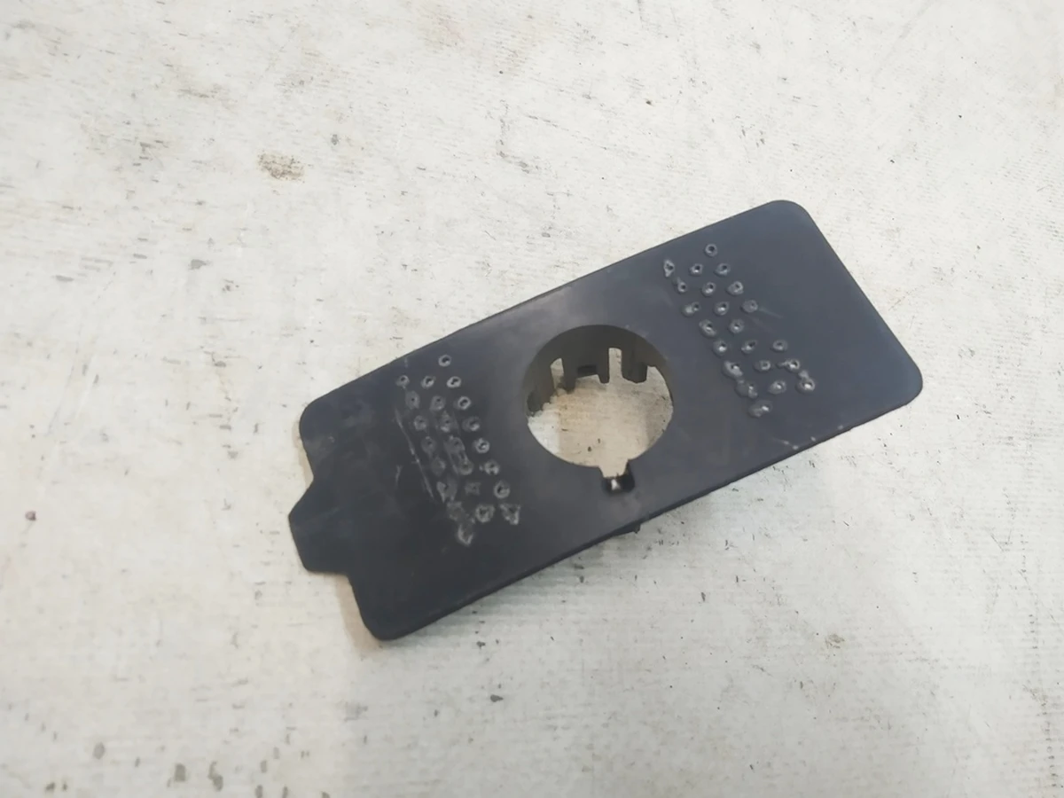 7 Кронштейн крепления парктроника задний бампер S11 Tesla Model Y 1501432-00-A