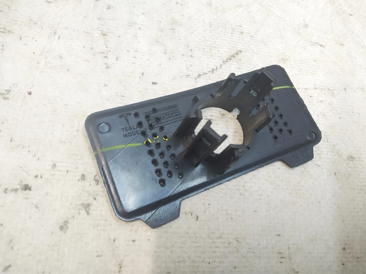 6 Кронштейн кріплення парктроніка задній бампер S12 PA Tesla Model Y 1501433-00-A