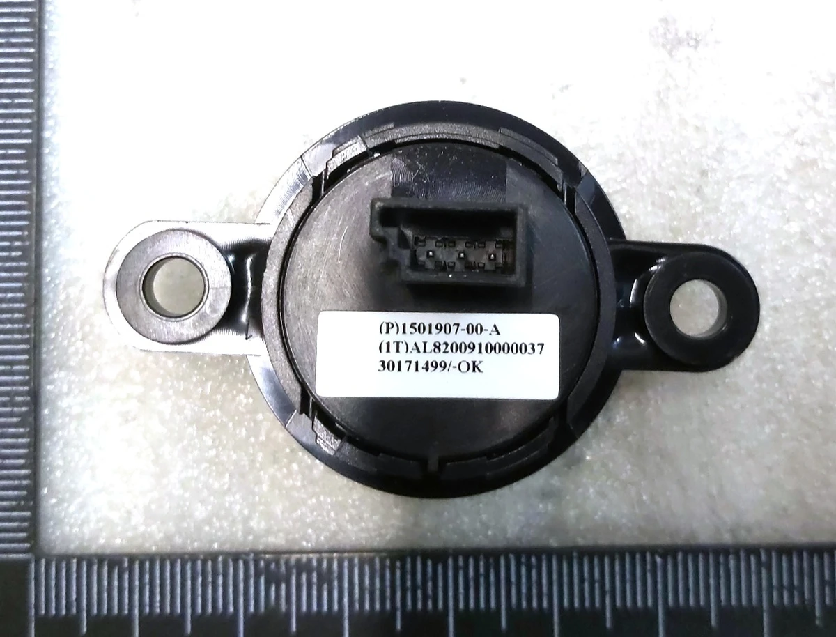 6 Кнопка закриття кришки багажника Tesla model X, model 3, model Y 1501907-00-B